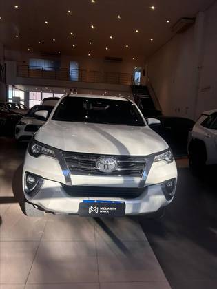 TOYOTA HILUX SW4 2.8 SRX 4X4 7 LUGARES 16V TURBO INTERCOOLER DIESEL 4P AUTOMÁTICO TOYOTA HILUX SW4 2.8 SRX 4X4 7 LUGARES 16V TURBO INTERCOOLER DIESEL 4P AUTOMÁTICO